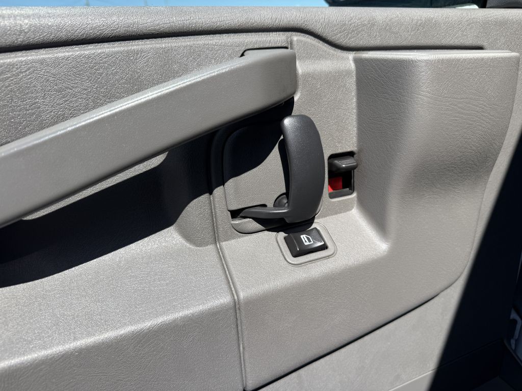 2018 Chevrolet Express Image 13