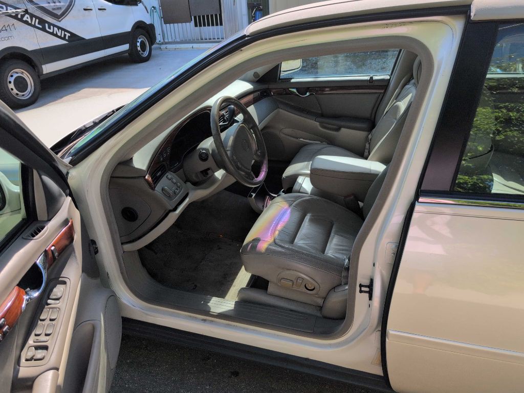 2002 Cadillac DeVille Image 5