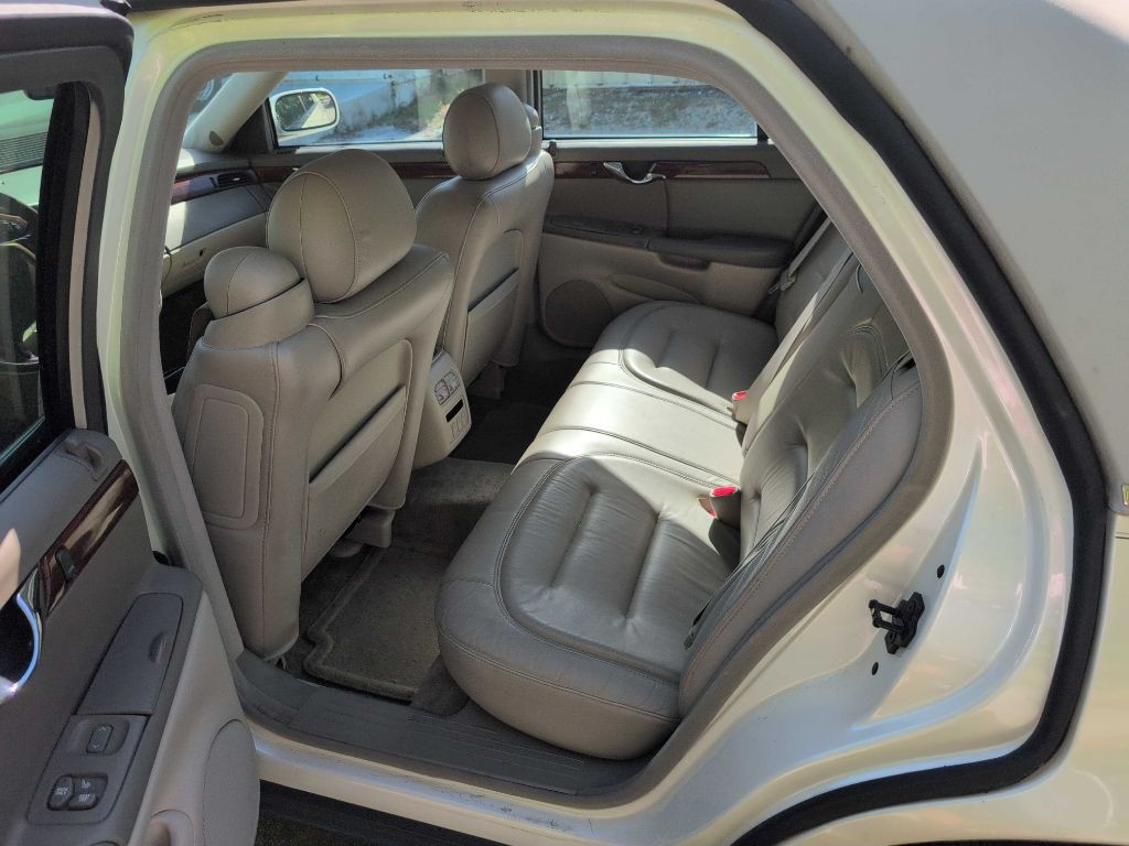 2002 Cadillac DeVille Image 4