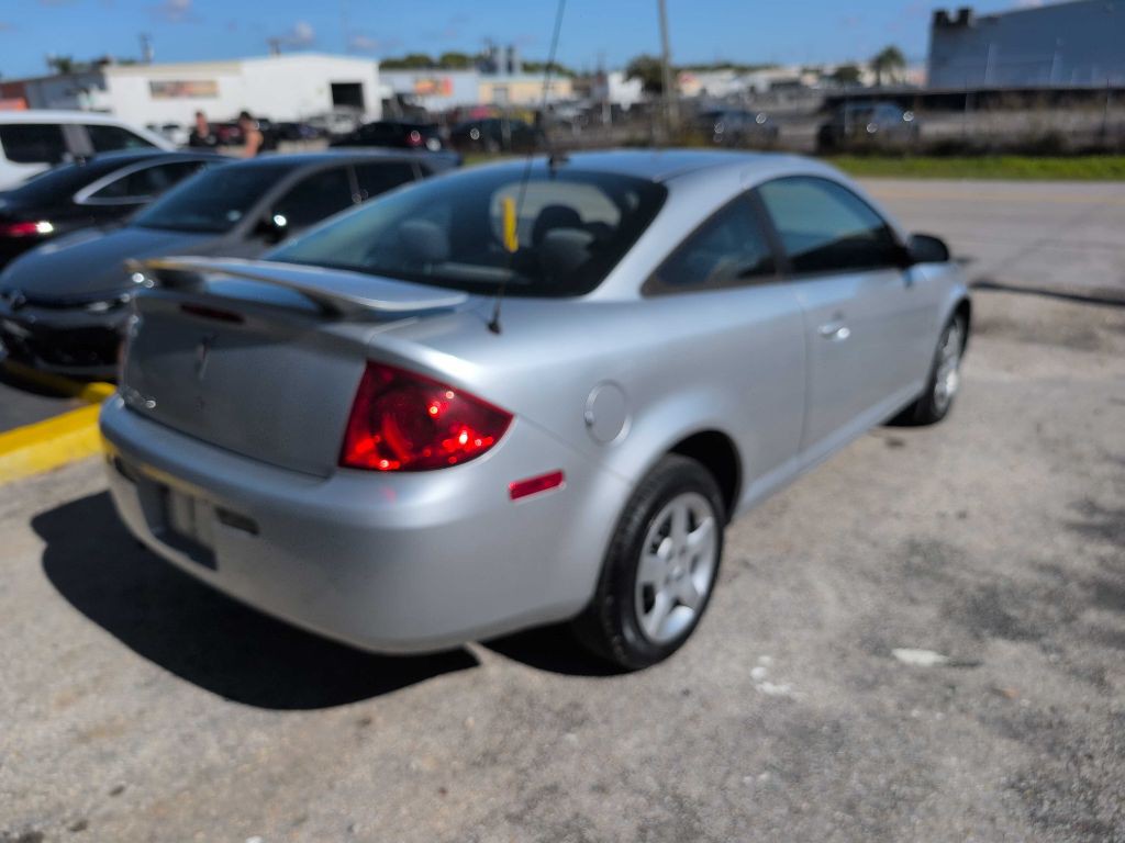 2009 Pontiac G5 Image 2