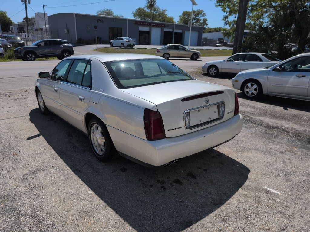 2003 Cadillac DeVille Image 2