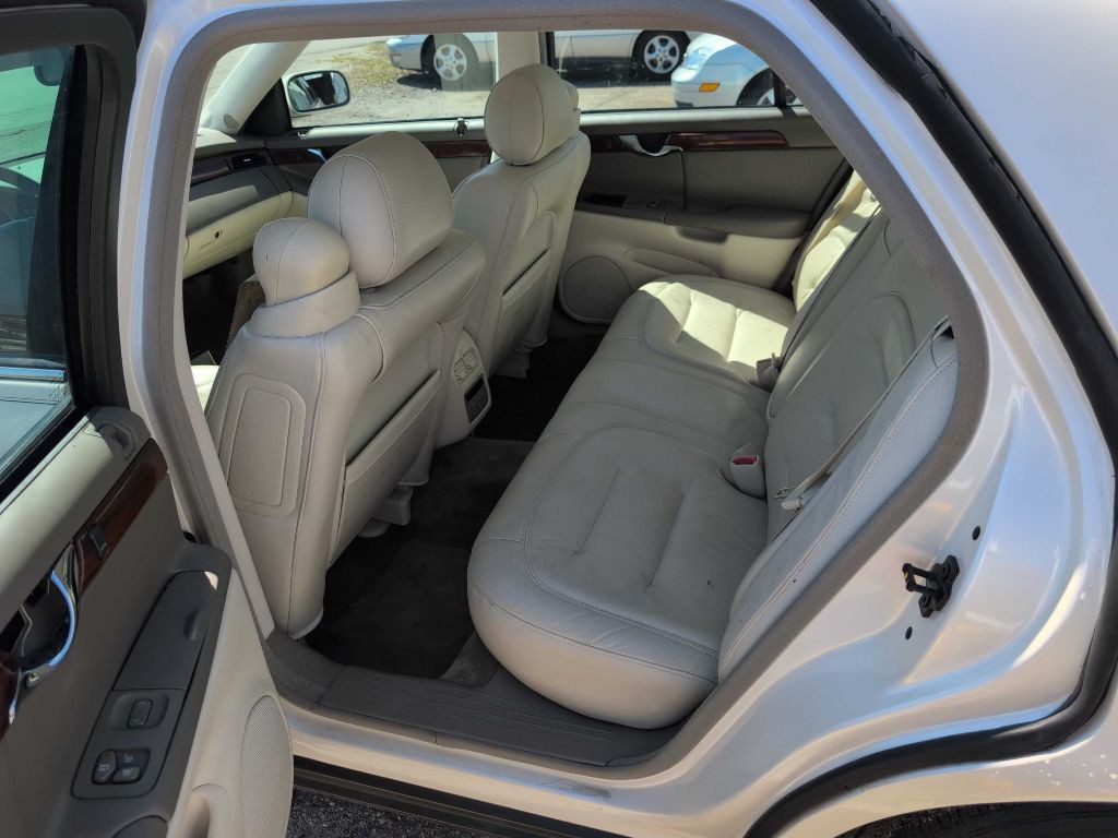 2003 Cadillac DeVille Image 7