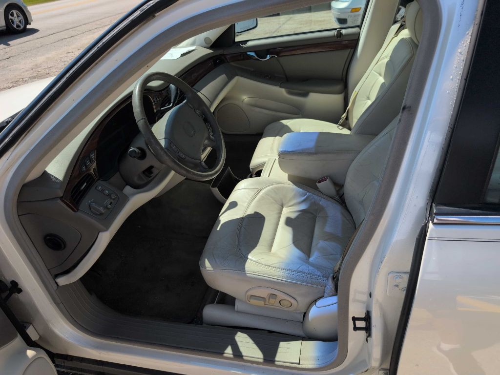 2003 Cadillac DeVille Image 8