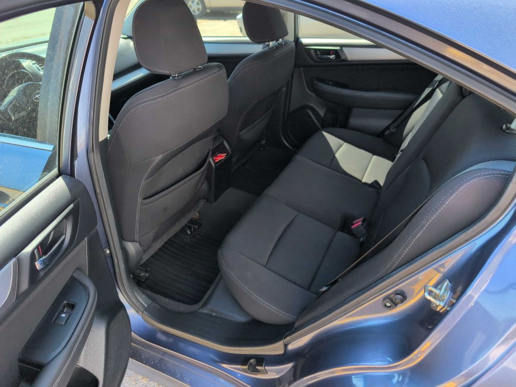 2015 Subaru Legacy Image 9
