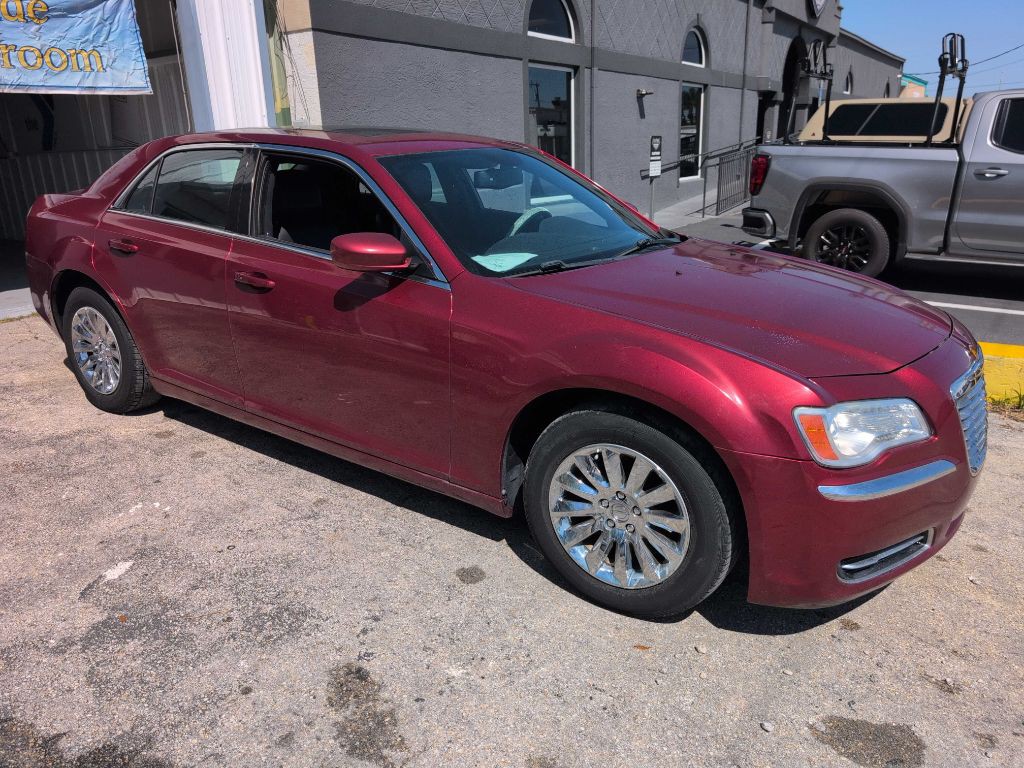 2014 Chrysler 300 Image 2