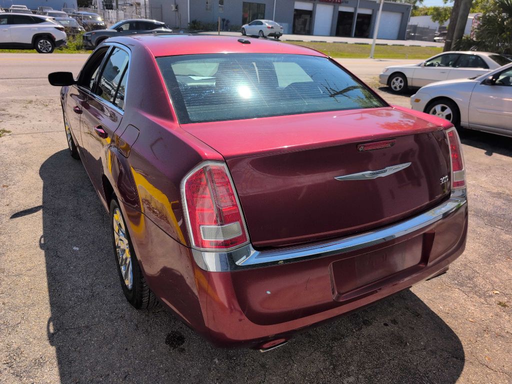 2014 Chrysler 300 Image 6