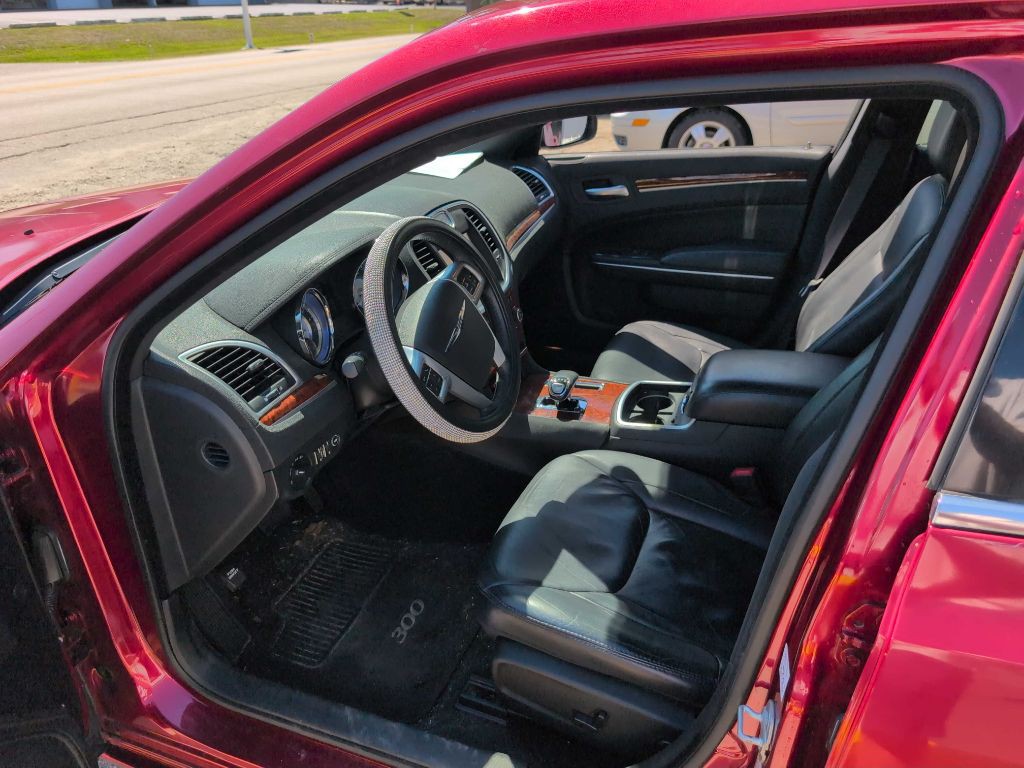 2014 Chrysler 300 Image 7