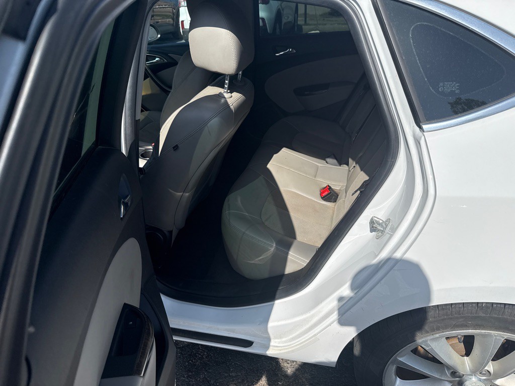 2012 Buick Verano Image 11