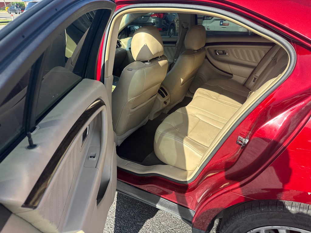 2014 Ford Taurus Image 10