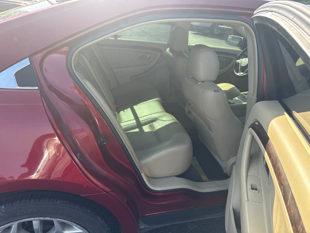 2014 Ford Taurus Image 11