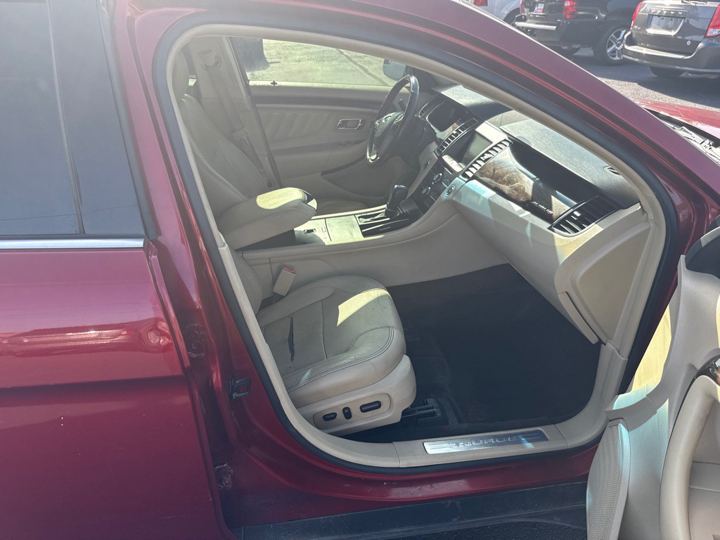 2014 Ford Taurus Image 12
