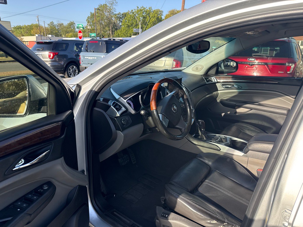 2010 Cadillac SRX Image 9