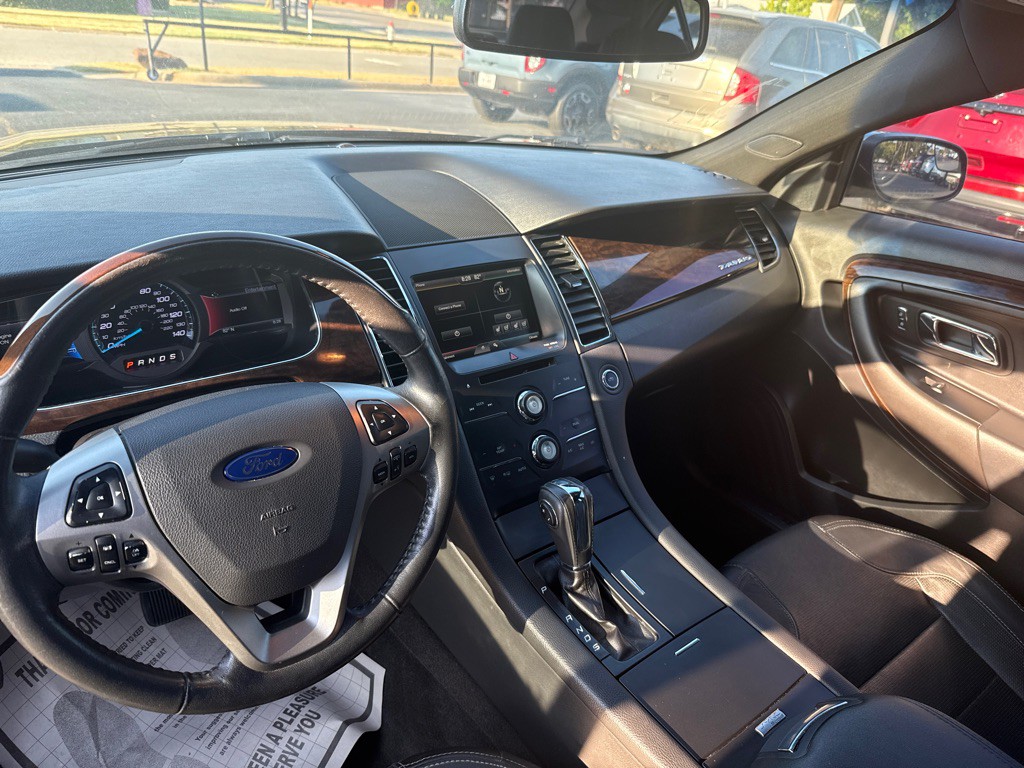 2015 Ford Taurus Image 10