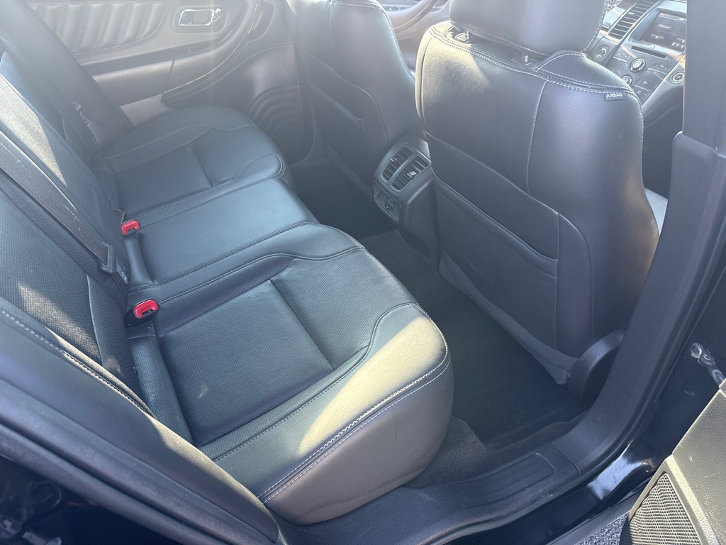 2015 Ford Taurus Image 12