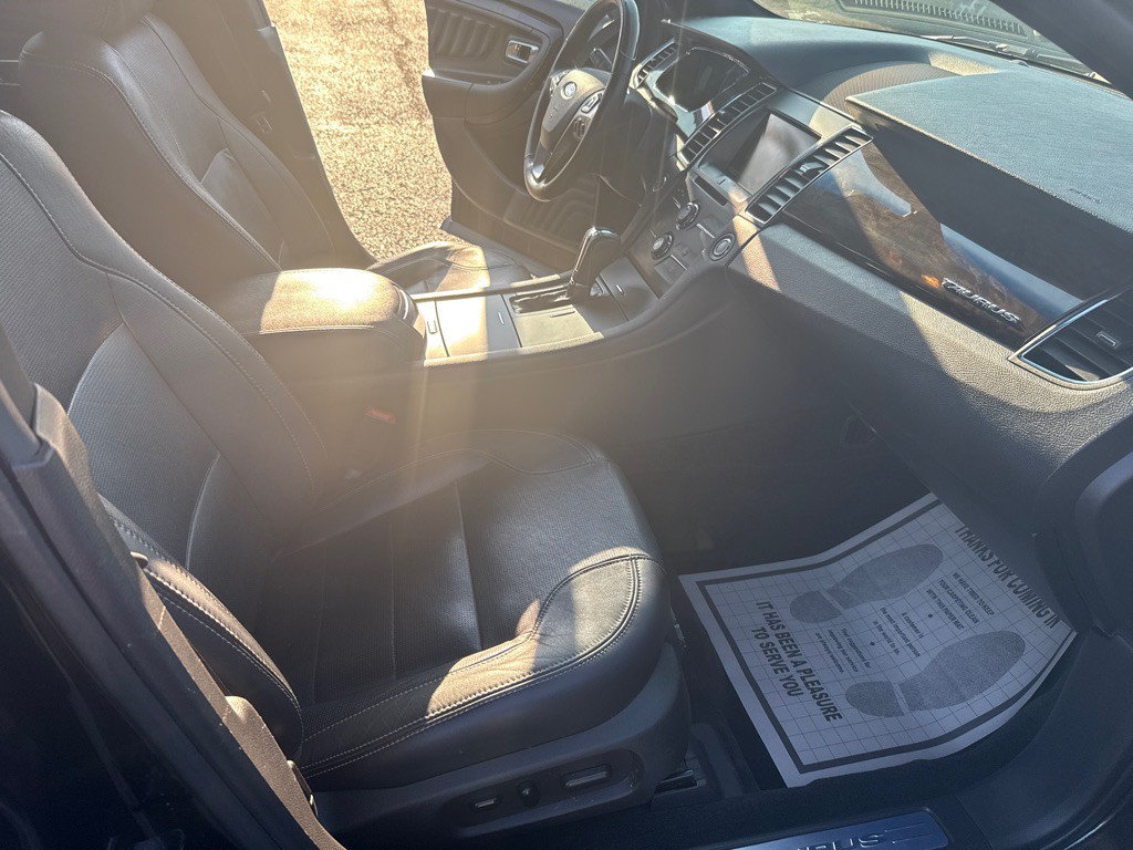 2015 Ford Taurus Image 13