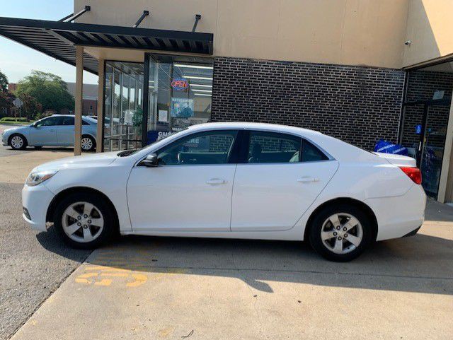 2013 Chevrolet Malibu Image 2
