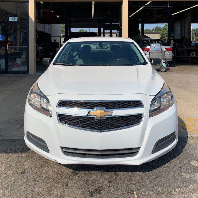 2013 Chevrolet Malibu Image 3