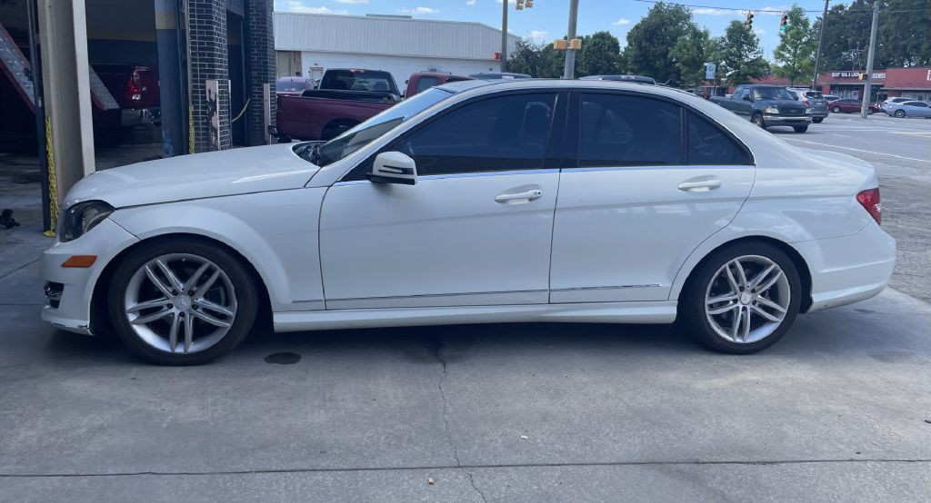 2012 Mercedes-Benz C-Class Image 3