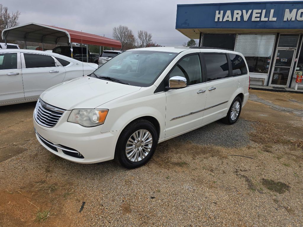 2013 Chrysler Town & Country Image 4