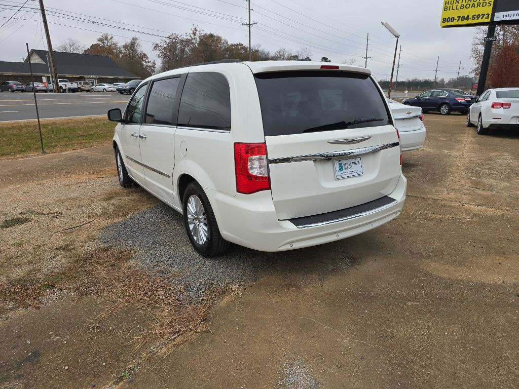2013 Chrysler Town & Country Image 6