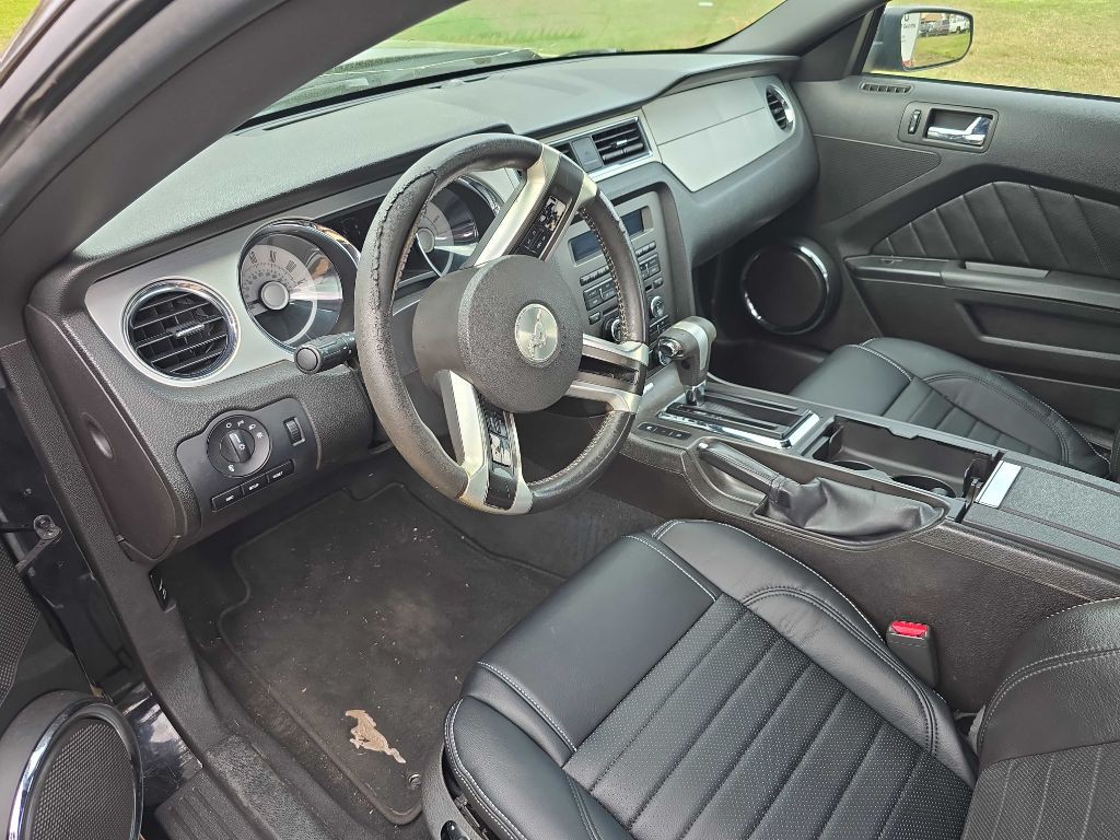 2010 Ford Mustang Image 6