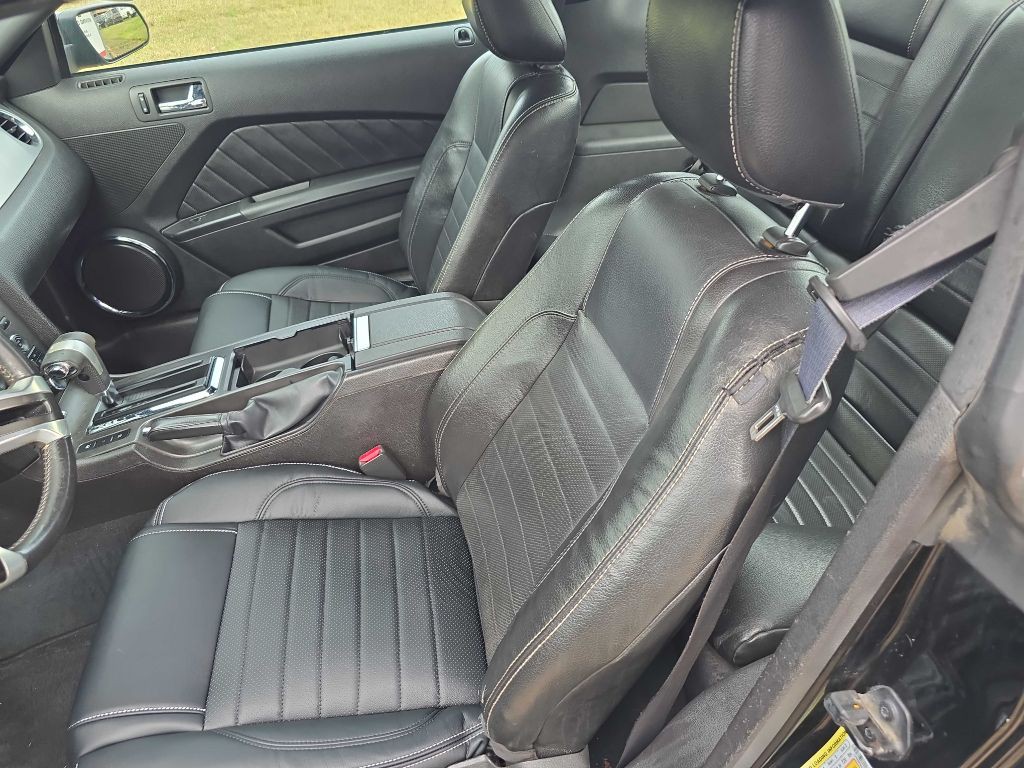 2010 Ford Mustang Image 8