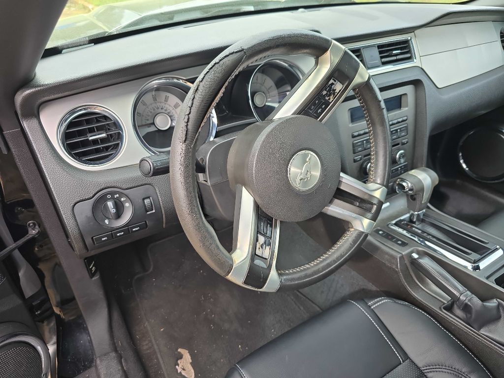 2010 Ford Mustang Image 9