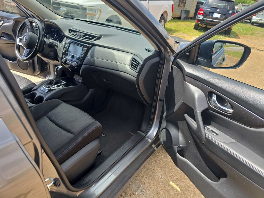 2018 Nissan Rogue Image 11