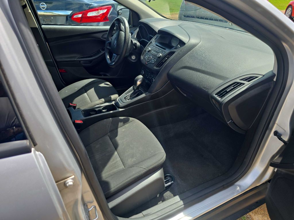 2016 Ford Focus Image 4