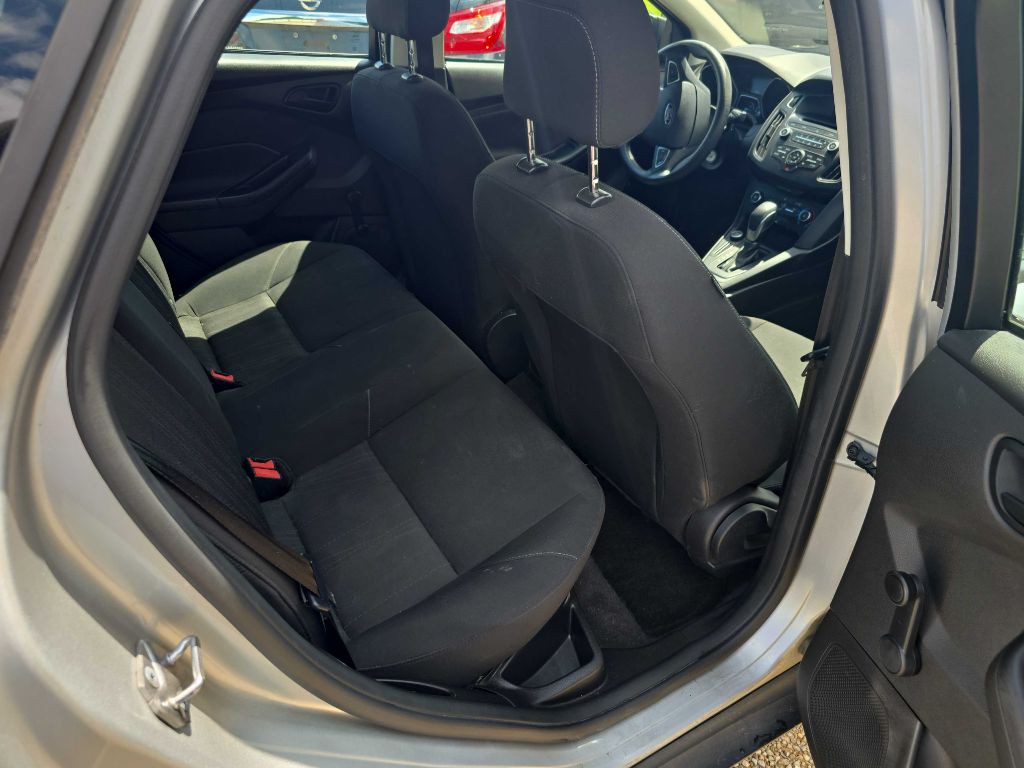 2016 Ford Focus Image 9