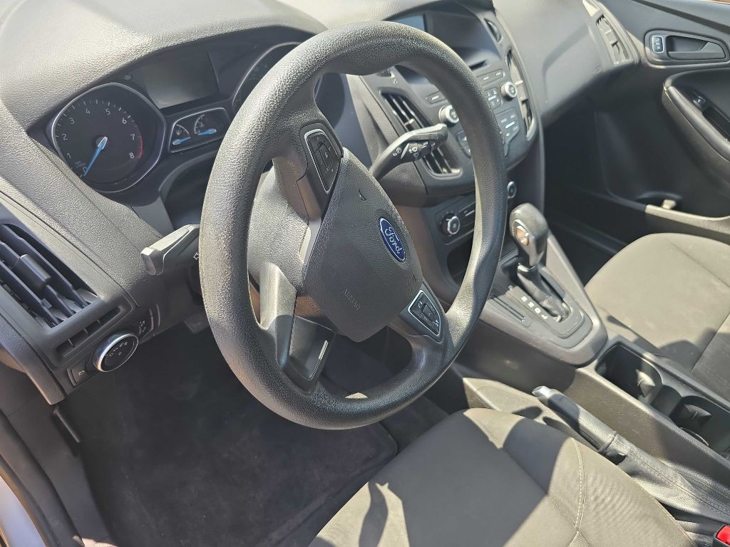2016 Ford Focus Image 10