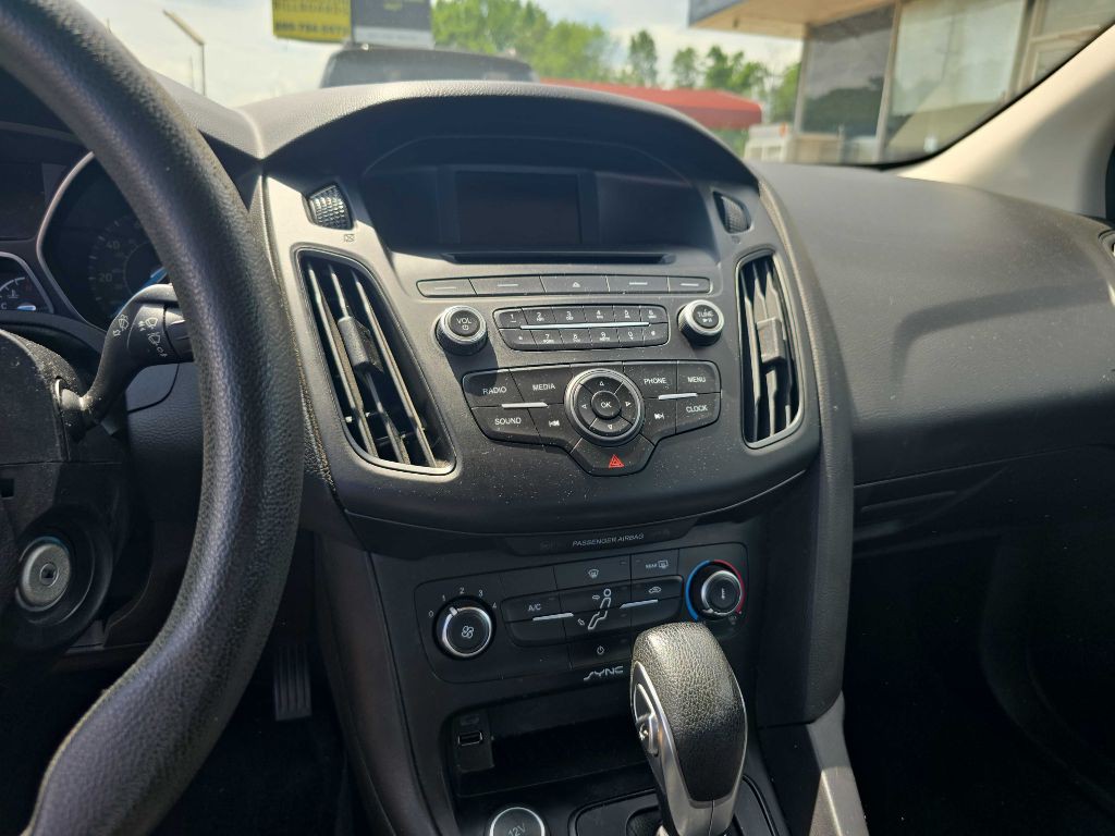 2016 Ford Focus Image 11