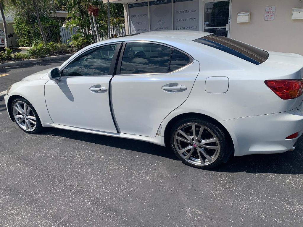 2010 Lexus IS Image 2