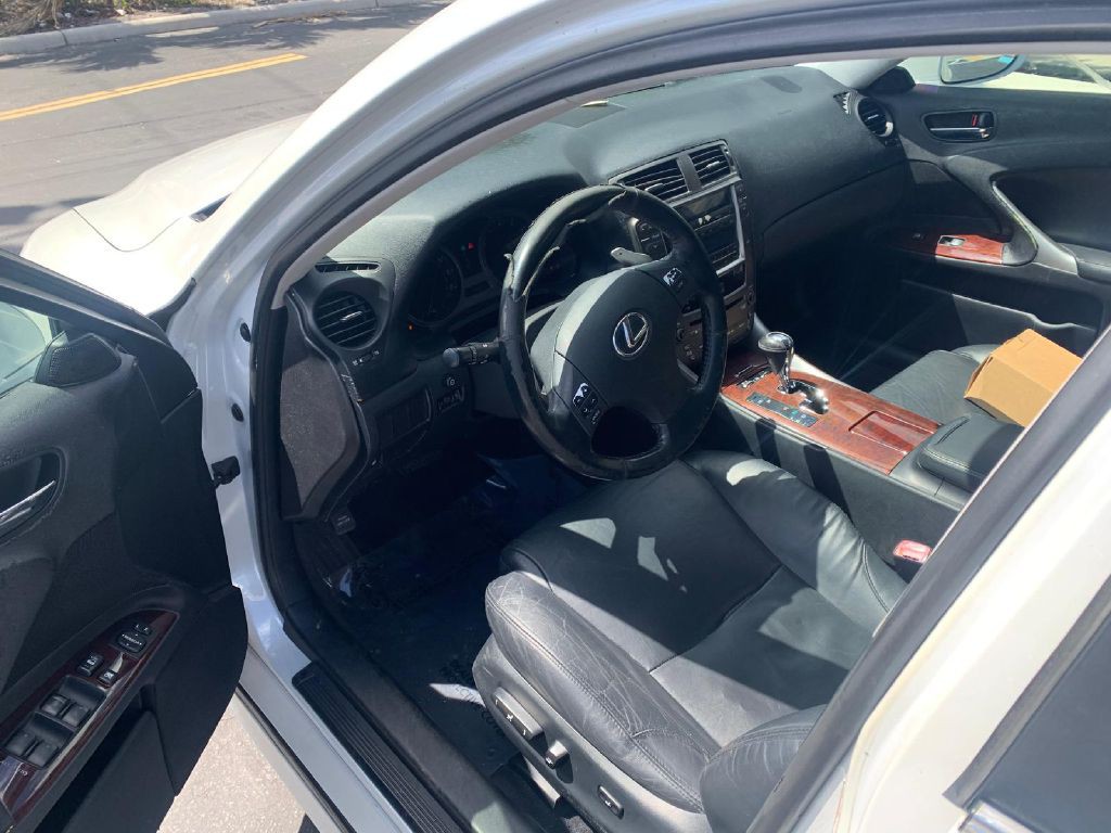 2010 Lexus IS Image 5