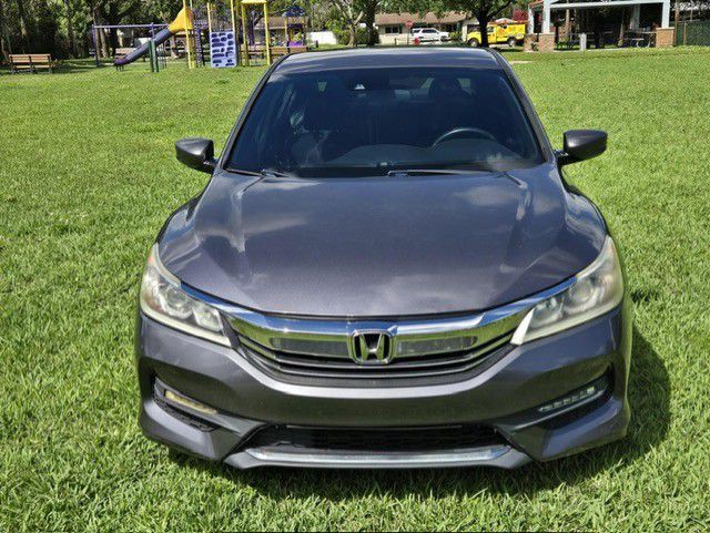 2017 Honda Accord Image 2
