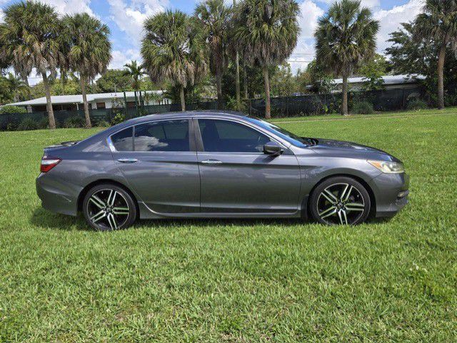 2017 Honda Accord Image 5