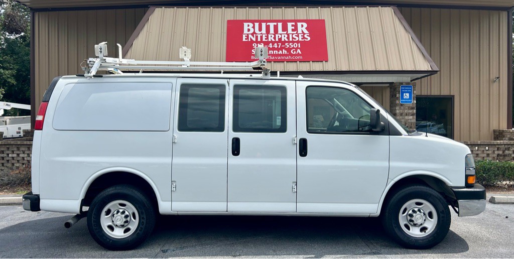 2016 Chevrolet Express Image 1