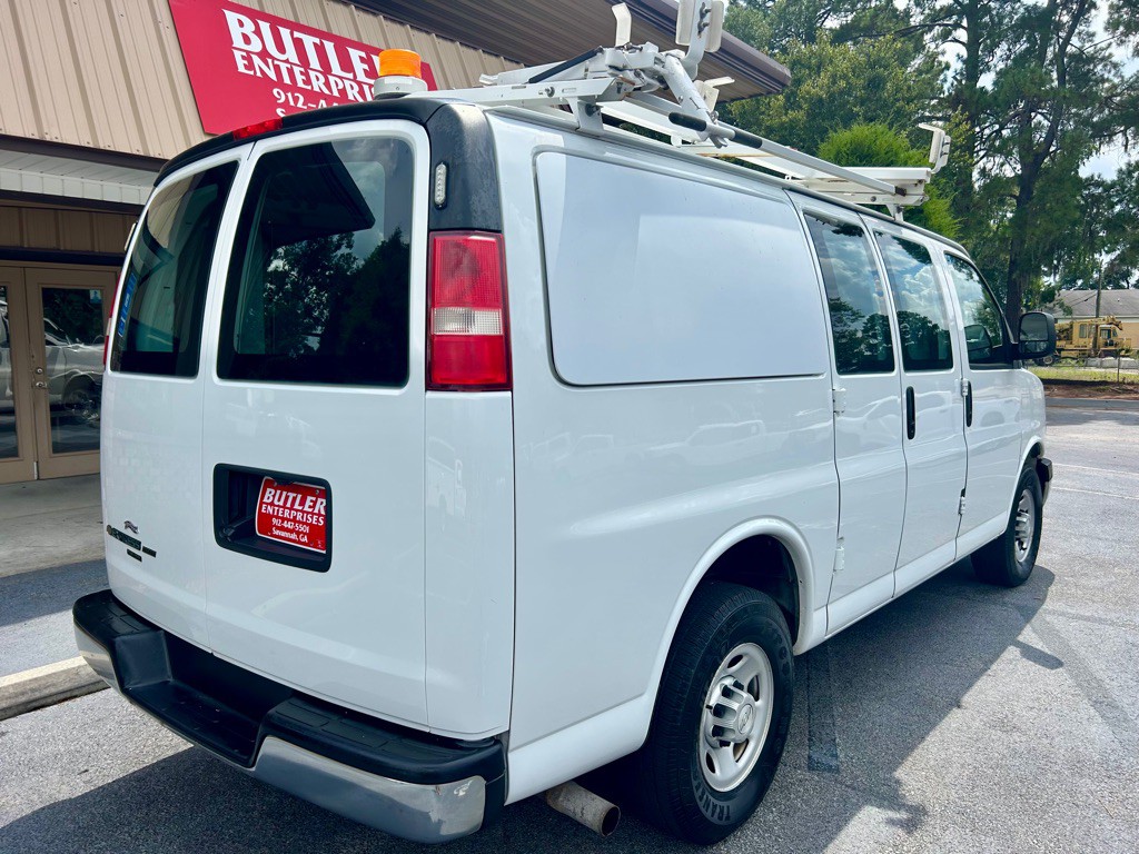 2016 Chevrolet Express Image 3