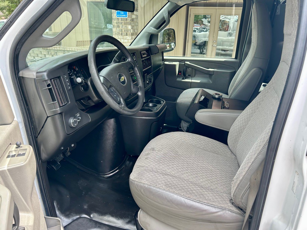2016 Chevrolet Express Image 20