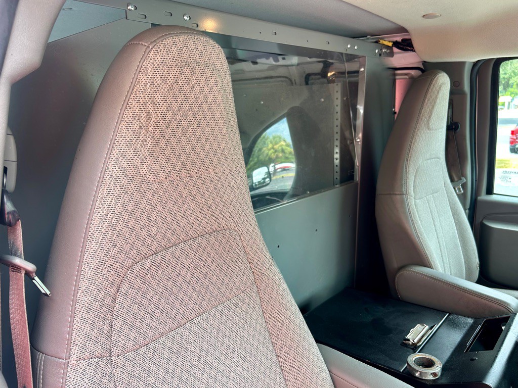 2016 Chevrolet Express Image 24