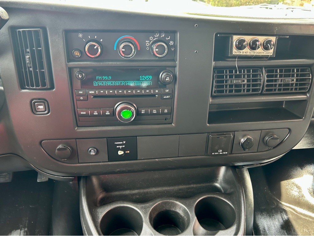 2016 Chevrolet Express Image 25