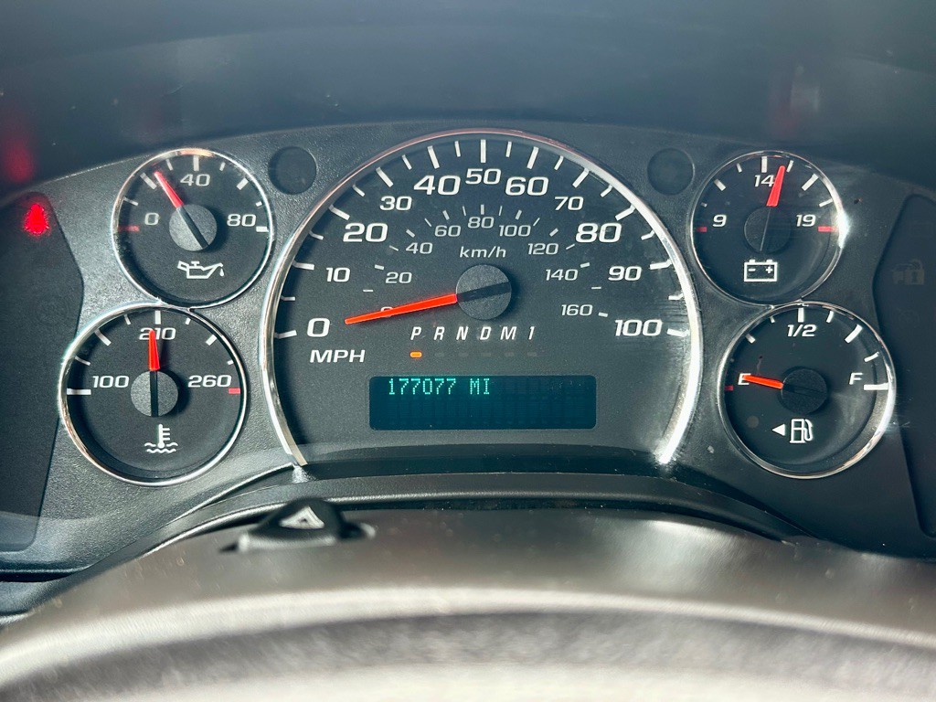 2016 Chevrolet Express Image 26