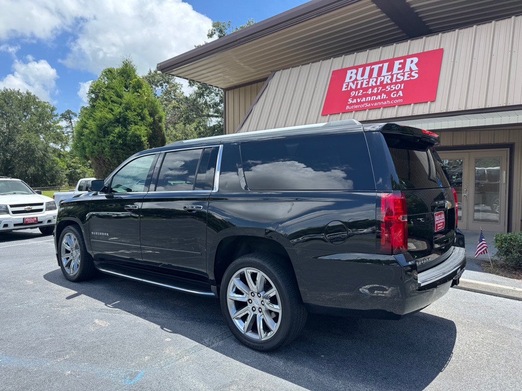 2017 Chevrolet Suburban Image 3