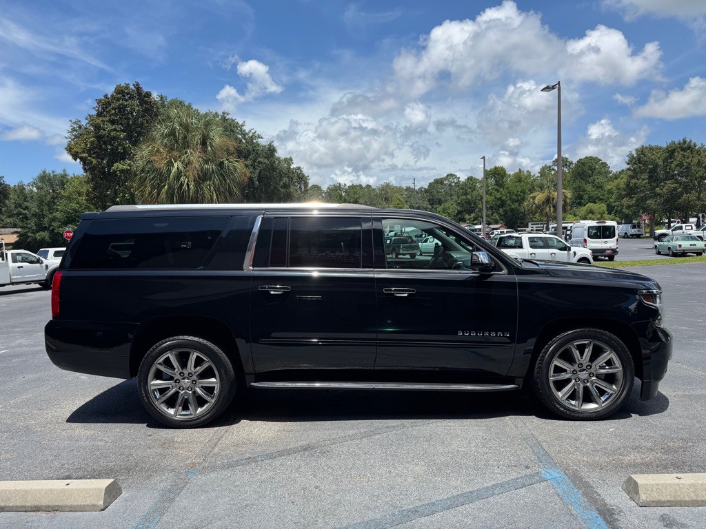 2017 Chevrolet Suburban Image 6