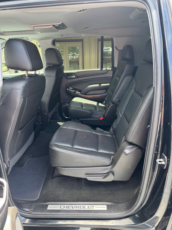 2017 Chevrolet Suburban Image 10