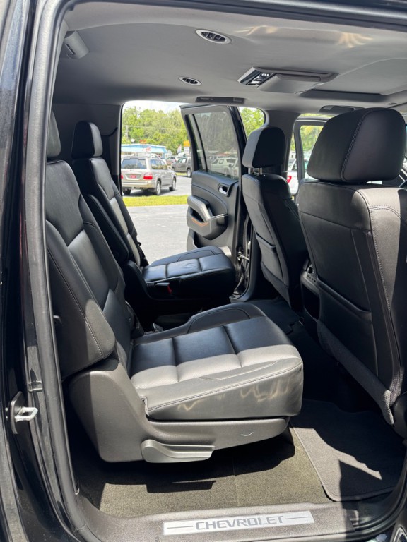 2017 Chevrolet Suburban Image 12