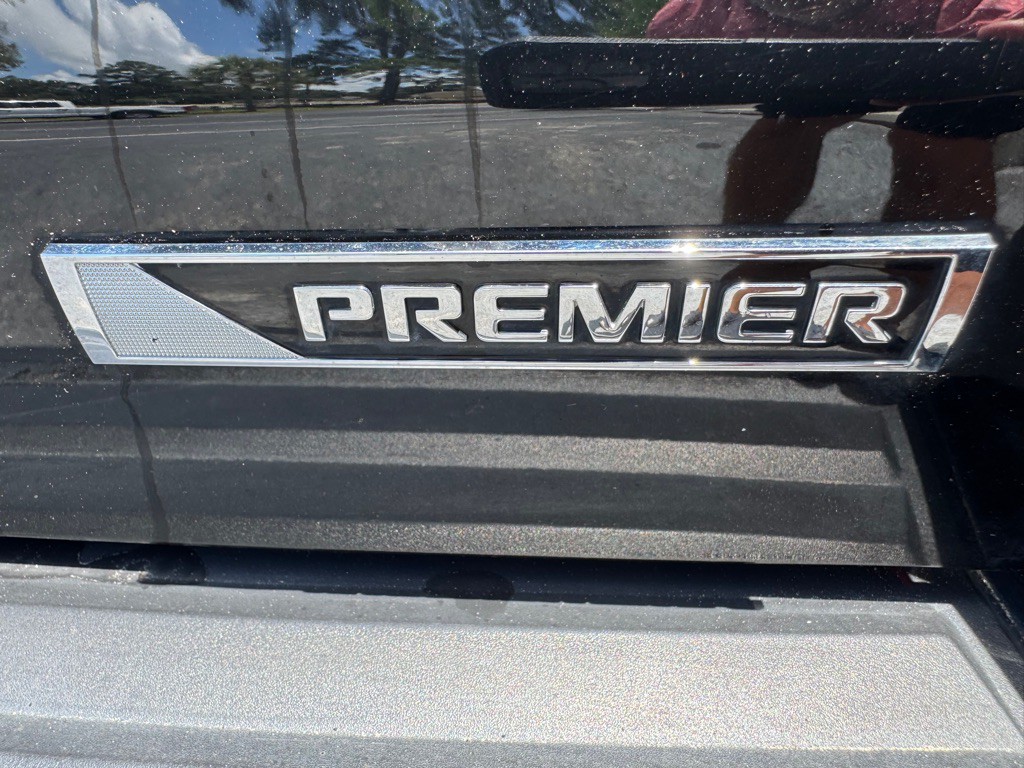 2017 Chevrolet Suburban Image 19