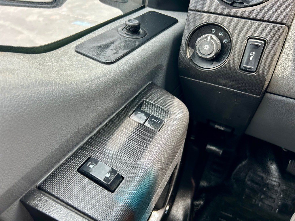 2016 Ford F-350 Image 28