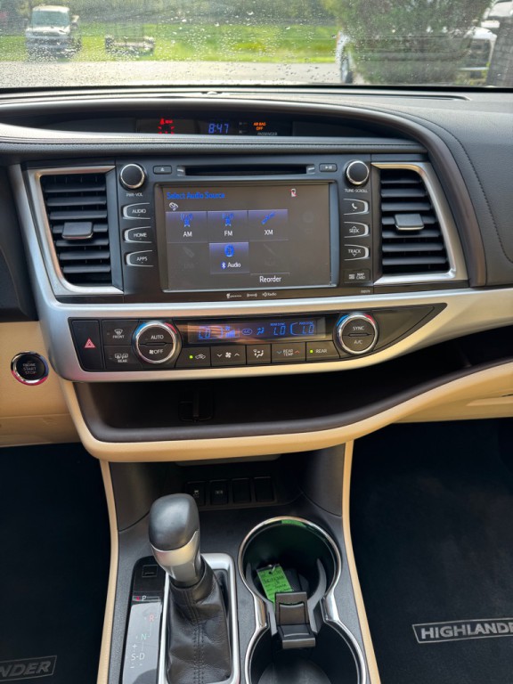 2018 Toyota Highlander Image 16