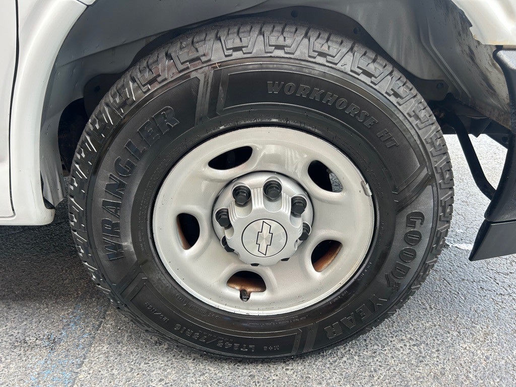 2019 Chevrolet Express Image 20